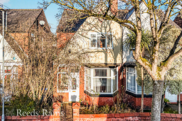 3 Bedroom Semi-Detached House For Sale In Lime Grove, Manchester, M16