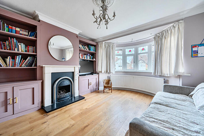 4 Bedroom Semi-Detached House For Sale In Church Hill Road, East Barnet, Barnet, Greater London, EN4