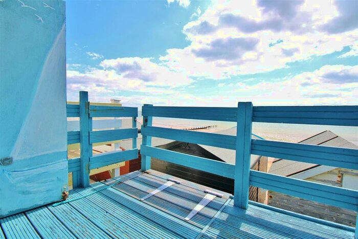 Chalet For Sale In Eastcliff, Walton On The Naze, CO14