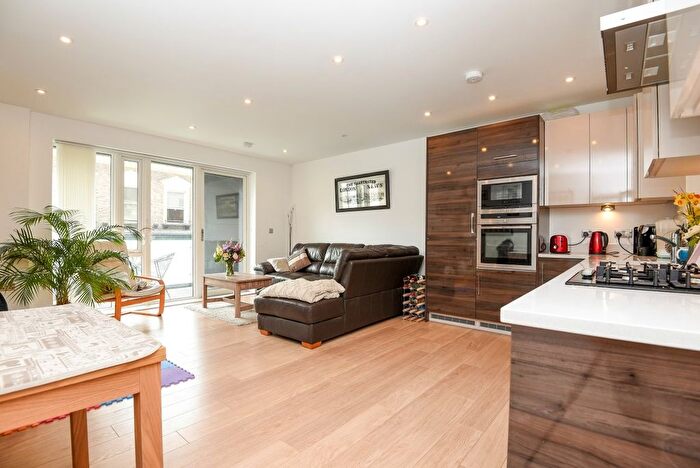 2 Bedroom Flat For Sale In Sidney Road, Brixton, London, SW9