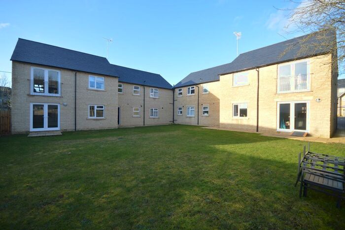 2 Bedroom Flat To Rent In Cricklade Road, Cirencester, GL7