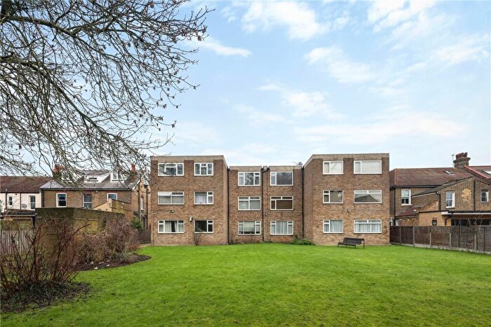 1 Bedroom Flat To Rent In Woodside Court, Northumberland Avenue, London, E12