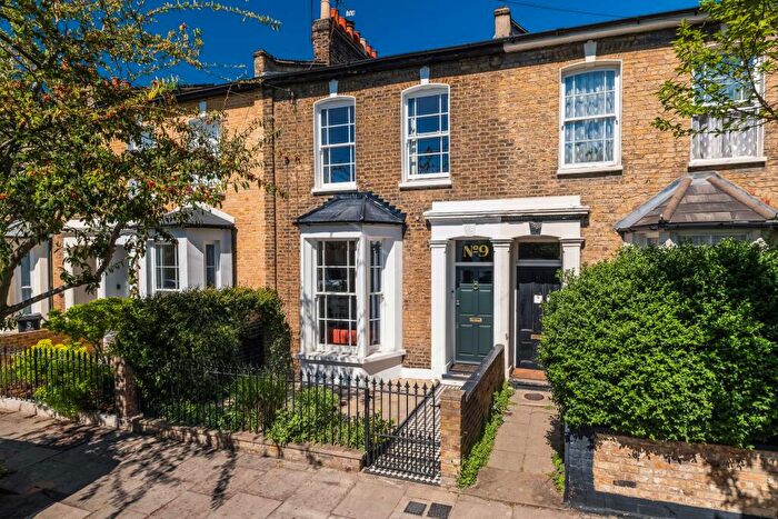 3 Bedroom Terraced House For Sale In Gayhurst Road, London, E8