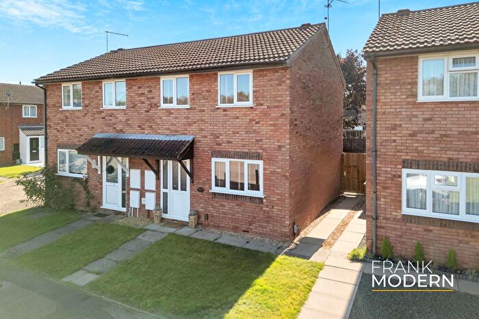 3 Bedroom Semi-Detached House For Sale In Pheasant Grove, Peterborough, PE4