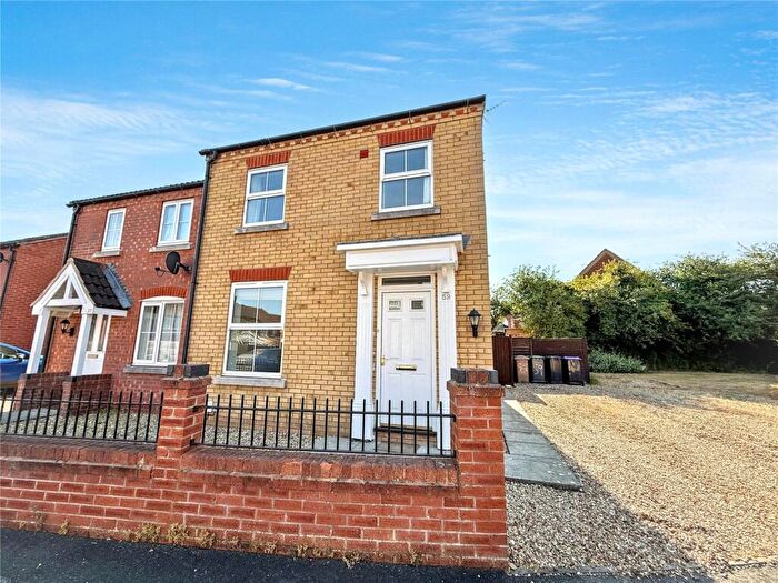 3 Bedroom Semi-Detached House To Rent In Falcon Way, Sleaford, Lincolnshire, NG34