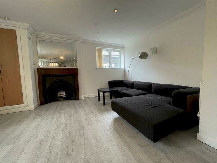 3 Bedroom Apartment To Rent In Richmond Road, Cardiff, CF24