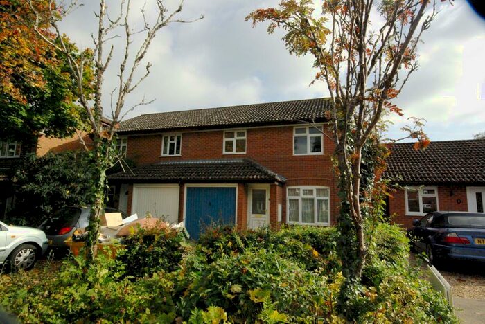 3 Bedroom Semi-Detached House To Rent In Mallard Close, Romsey, Hampshire, SO51
