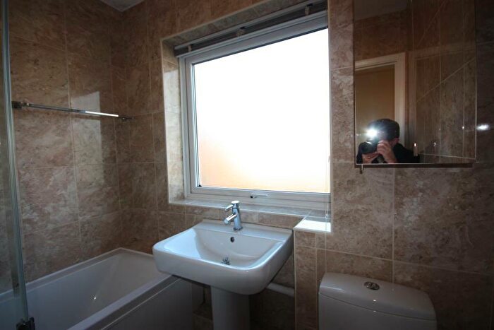 2 Bedroom Apartment To Rent In Warren Road, Guildford, GU1