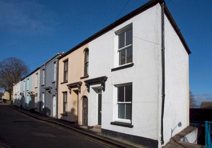 2 Bedroom Property To Rent In Gyllyng Street, Falmouth, TR11