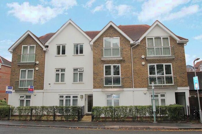 2 Bedroom Apartment To Rent In Woking, GU22