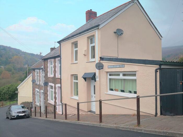 2 Bedroom End Of Terrace House To Rent In Stanley Square, Stanleytown, Ferndale, CF43