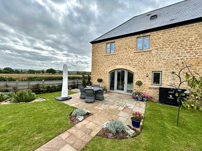 4 Bedroom Barn Conversion For Sale In Yeabridge Court, Yeabridge, TA13