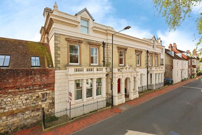 2 Bedroom Flat For Sale In Southover High Street, Lewes, BN7