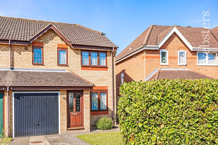 3 Bedroom Semi-Detached House For Sale In Thistledown Road, Horsford, NR10