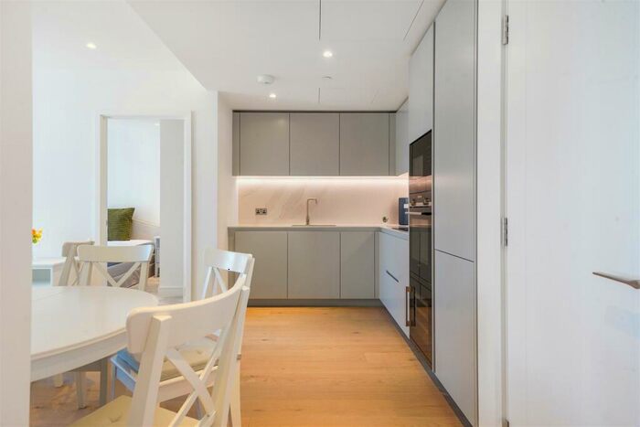 2 Bedroom Apartment To Rent In Harcourt Tower, Sqp, Marsh Wall, London, E14