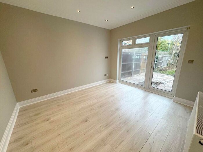 1 Bedroom Apartment To Rent In Hale Grove Gardens, London, NW7