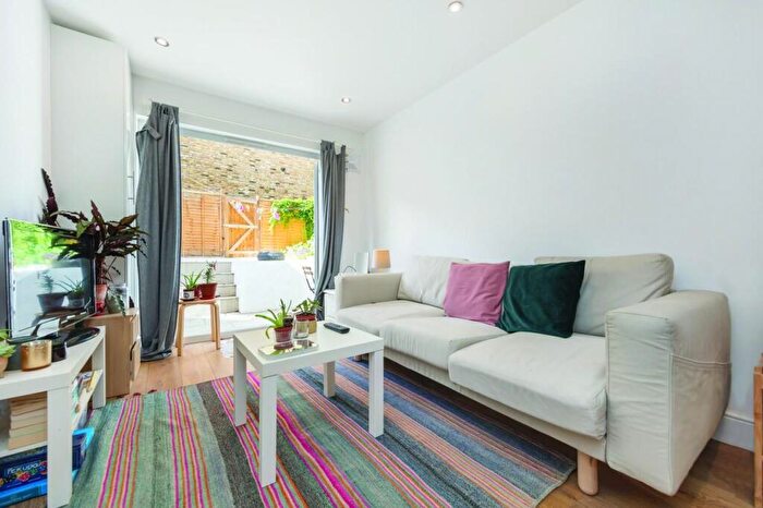 2 Bedroom Flat To Rent In Coldharbour Lane, SE5