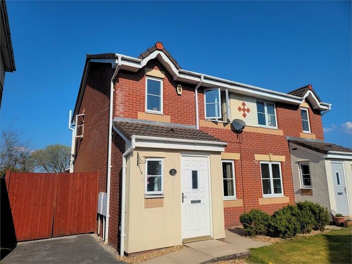 3 Bedroom Semi-Detached House To Rent In Lawndale Close, Radcliffe, Manchester, M26