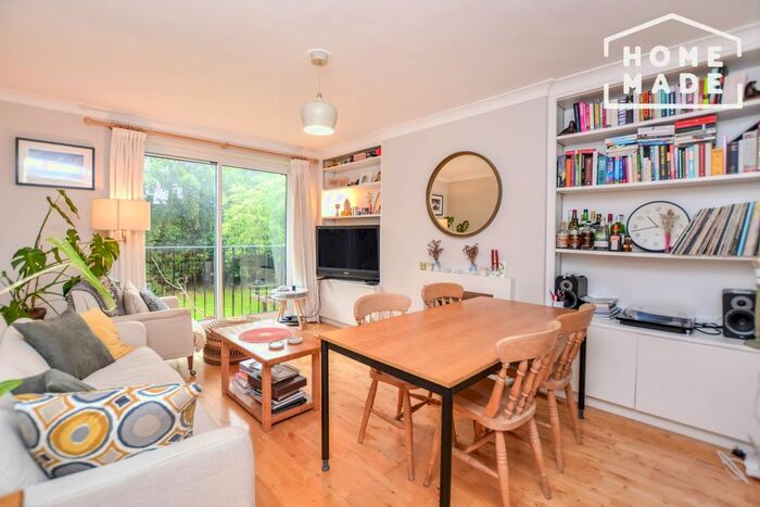 2 Bedroom Flat To Rent In Trinity Gardens, London, SW9