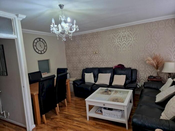 3 Bedroom Flat To Rent In Sabella Court, Mostyn Grove, London, E3