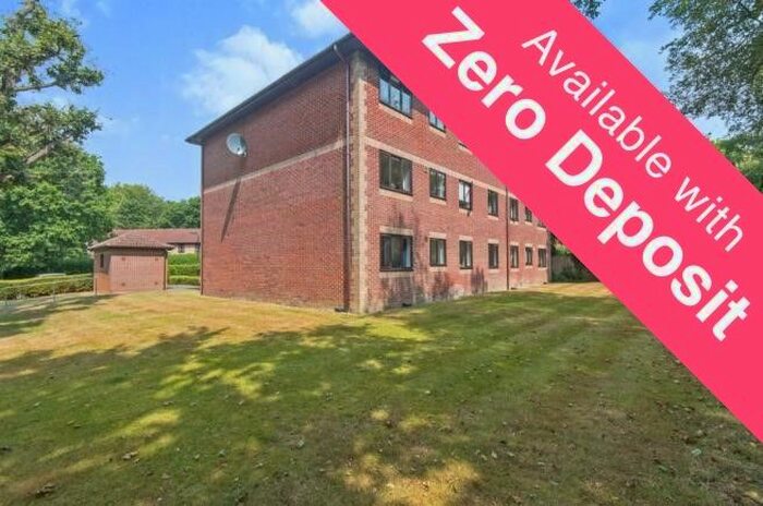 2 Bedroom Flat To Rent In Barrow Down Gardens, Southampton, SO19