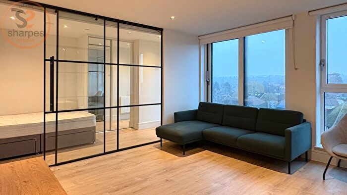 2 Bedroom Flat To Rent In Coombe Hill House, Beverley Way, London, SW20