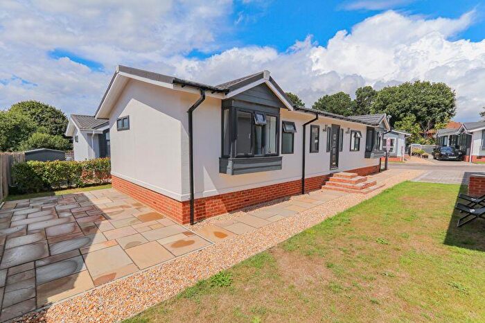 2 Bedroom Park Home For Sale In Lodge Road, Southampton, SO31