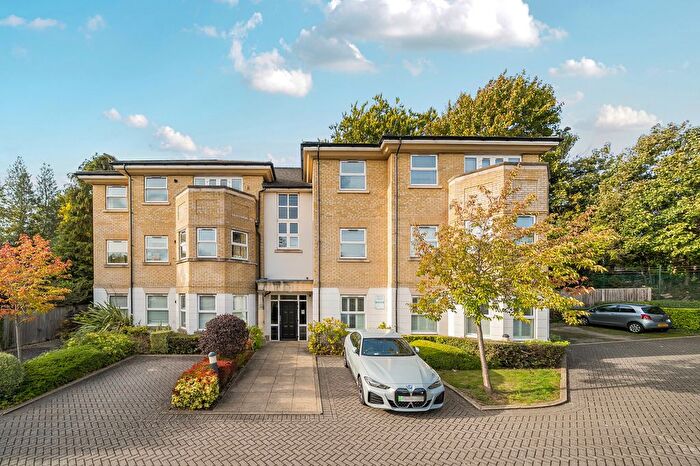 2 Bedroom Flat For Sale In Rectory Road, Rickmansworth, WD3
