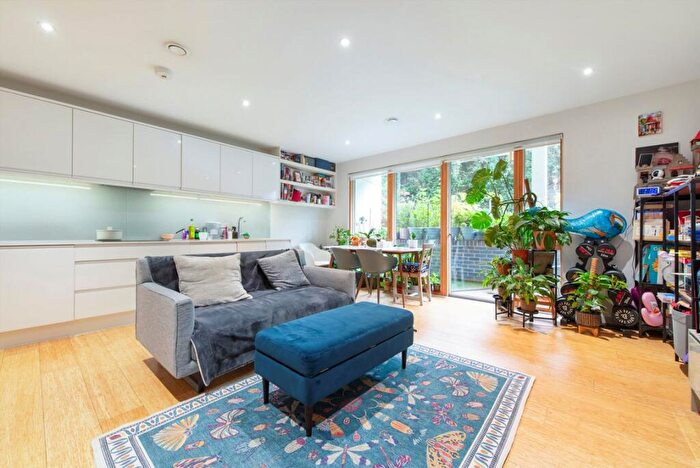 2 Bedroom Flat For Sale In Caledonian Road, Islington, N1