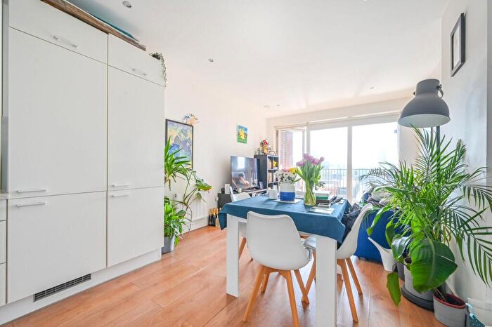 1 Bedroom Flat To Rent In Navigation Road, , Tower Hamlets, London, E3