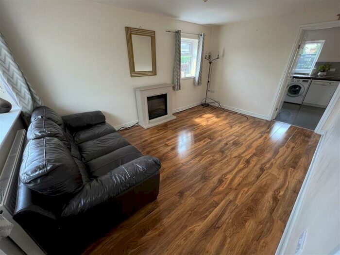 3 Bedroom Detached House To Rent In Syke Road, Nottingham, NG5