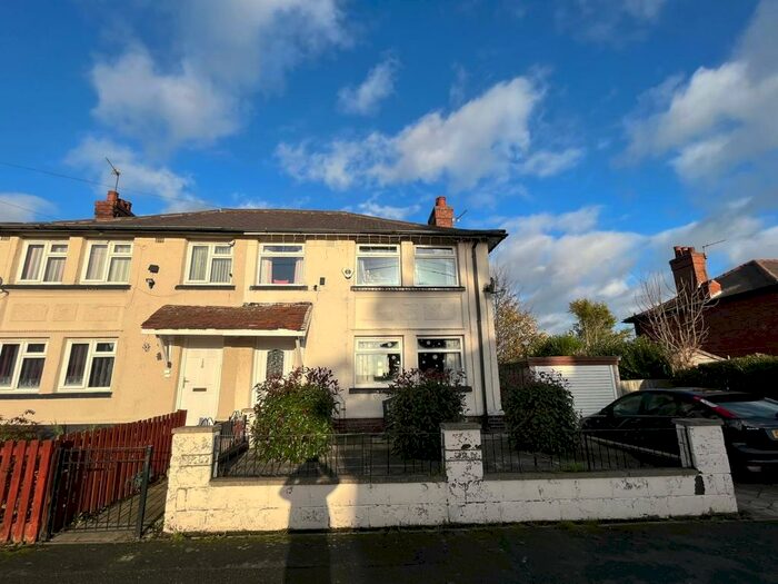 Houses for sale & to rent in LS27 9EN, Little Fountain Street, Morley