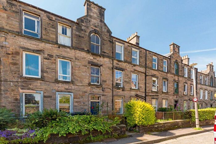 2 Bedroom Flat To Rent In Richmond Terrace, Edinburgh, EH11
