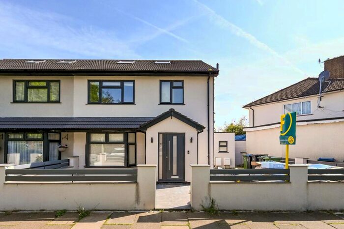 1 Bedroom Flat To Rent In Windsor Avenue, New Malden, KT3