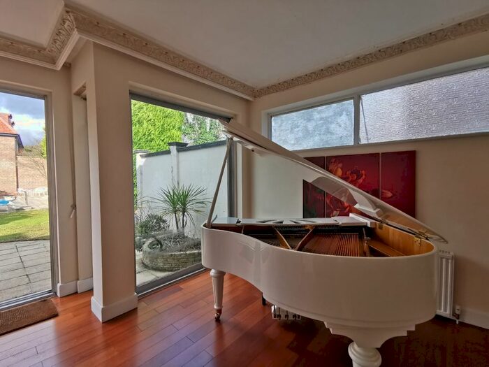 4 Bedroom Detached House To Rent In Penshurst Gardens, Edgware, HA8