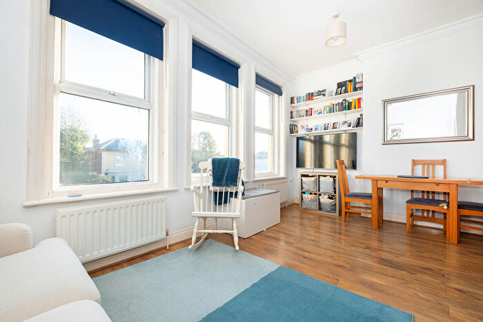 2 Bedroom Flat For Sale In Ewell Road, Surbiton, KT6