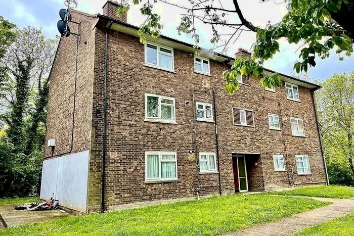 1 Bedroom Flat For Sale In Lamport Close, London, SE18