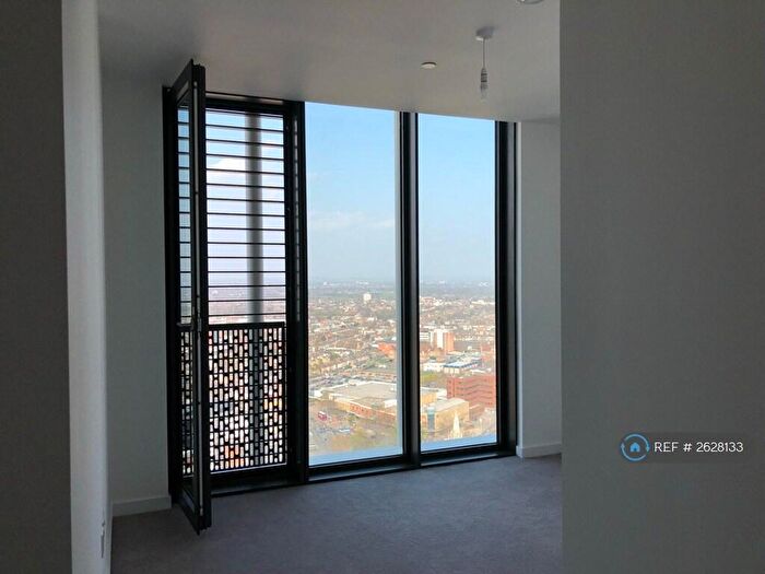 3 Bedroom Flat To Rent In Stratosphere Tower, London, E15