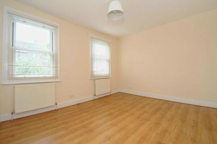 1 Bedroom Flat To Rent In Garratt Lane, London, SW18