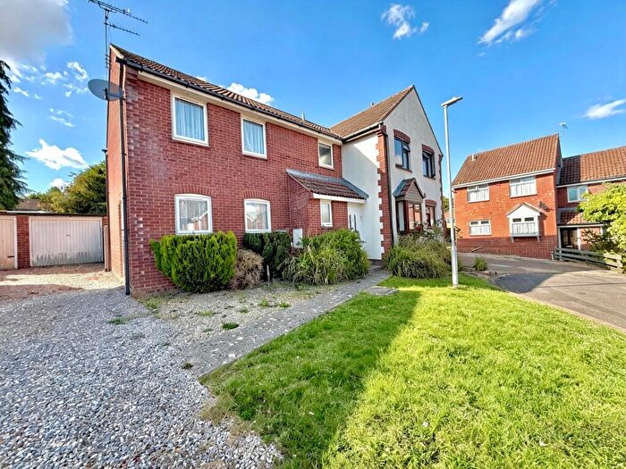 3 Bedroom Semi Detached House For Sale In Goldsborough Close, Eastleaze, Swindon, SN5