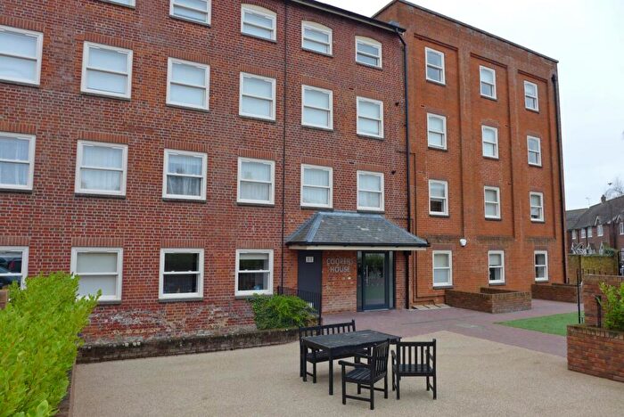 2 Bedroom Flat To Rent In Romsey The Horsefair Unfurnished, SO51