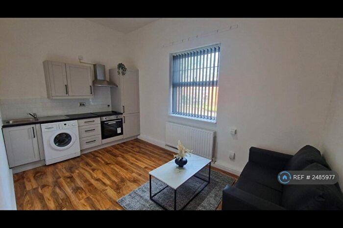 2 Bedroom Flat To Rent In Crumpsall, Manchester, M8