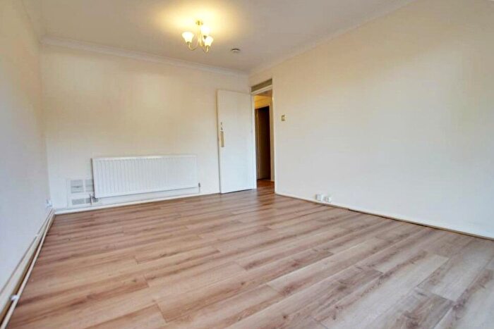 1 Bedroom Flat To Rent In October Court, Mays Hill Road, Bromley, Kent, BR2