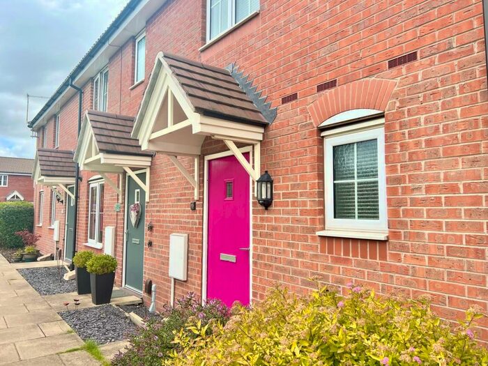 2 Bedroom Town House To Rent In Stonebridge Way, Calverton, NG14