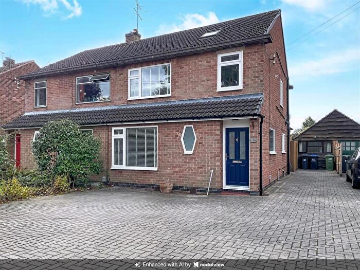 3 Bedroom Semi-Detached House For Sale In Blackthorn Road, Kenilworth, CV8
