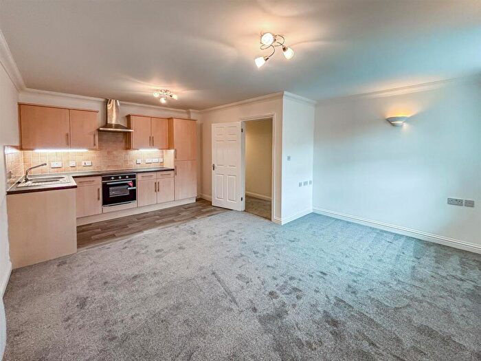 2 Bedroom Apartment To Rent In West Street, Axminster, EX13