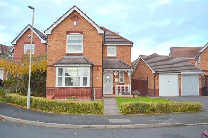 3 Bedroom Detached House To Rent In Mansion Close, Dudley, DY1