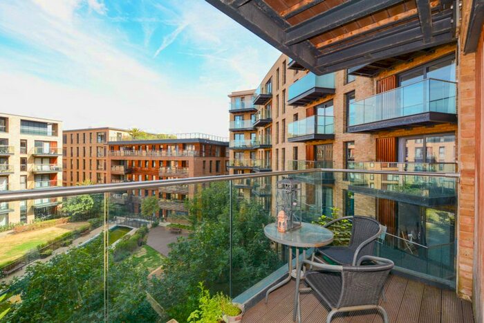 2 Bedroom Flat To Rent In Maple Quays, Canada Water, SE16