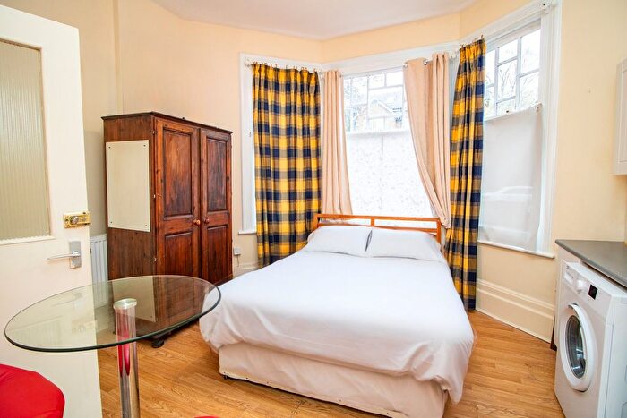 Studio To Rent In Riggindale Road, London, SW16