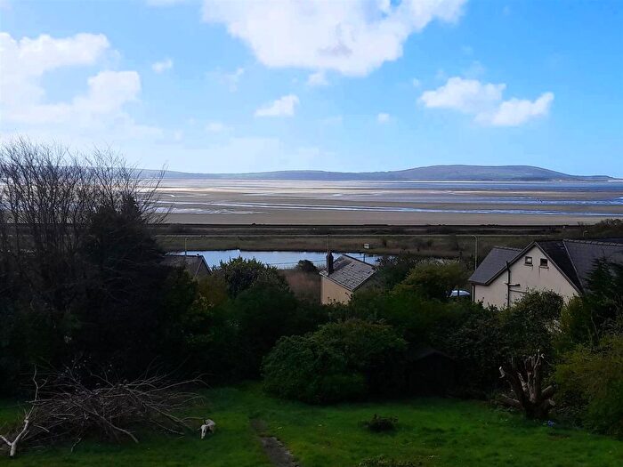 3 Bedroom Semi-Detached House For Sale In Elgin Road, Pwll, Llanelli, SA15